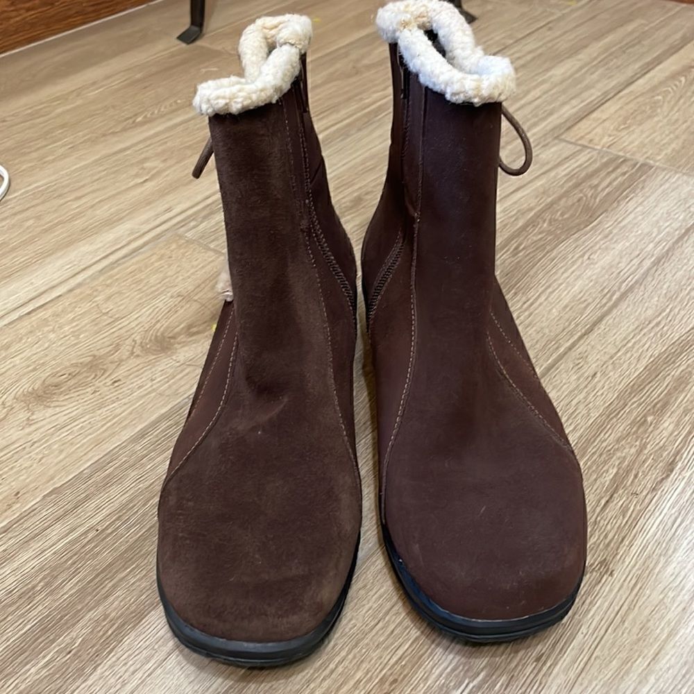 CLARKS BENDABLES brown leather boots - Picture 3 of 9